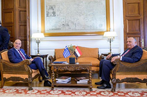 وزير الخارجية يجري مباحثات مع نظيره اليوناني