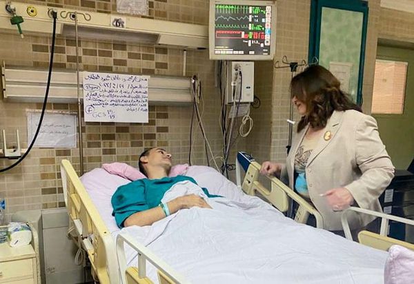 وزيرة الهجرة تزور الطالبين المصابين من المصريين العائدين من السوادن