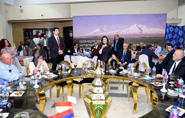 وزيرة الهجرة تشارك في حفل إفطار مع رموز الجالية الأرمينية في مصر