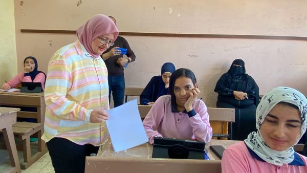 110215 طالب يؤدون امتحانات نهاية الفصل الدراسي الثاني بجميع المراحل التعليمية ببورسعيد بورسعيد .