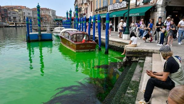 تحول مياه البندقية في إيطاليا