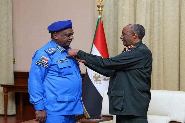 عبد الفتاح البرهان وقائد قوات الشرطة السودانية