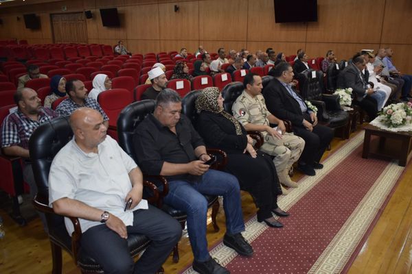 نائب محافظ بورسعيد  يتابع استعدادات المحافظة لاستقبال امتحانات الثانوية العامة . 