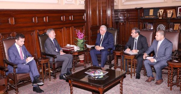 وزير الزراعة يبحث مع السفير الإيطالي سبل تعزيز الاستثمارات الزراعية الإيطالية في مصر