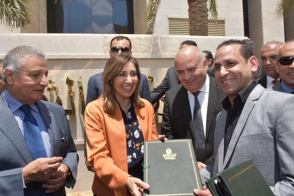 وزيرة الثقافة ومحافظ قنا ومدير صندوق مكتبات مصر يطلقون المكتبات المتنقلة لـ 6 محافظات