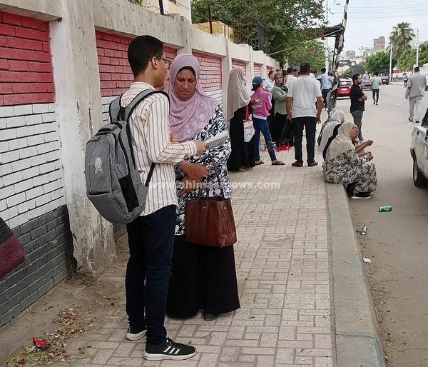 امهات طلاب الثانوية العامة تساعد ابنائهم 