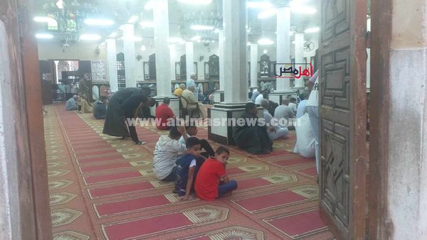 توافد المصلين لأداء صلاة العيد بكفر الشيخ 