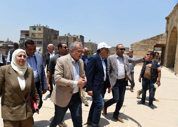 رئيس الوزراء يتابع سير العمل بقطاعات التطوير بالقاهرة التاريخية