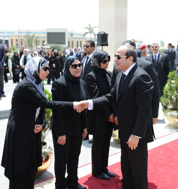 صور ترصد مشاركة الرئيس السيسي في عزاء والدة الدكتور مصطفى مدبولي اليوم