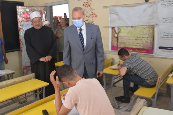 محافظ القليوبية يتفقد امتحانات الثانوية الأزهرية 