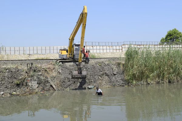 محافظ بورسعيد:  إجراءات عاجلة لضخ المياه بكامل قوتها بالمحافظة . 