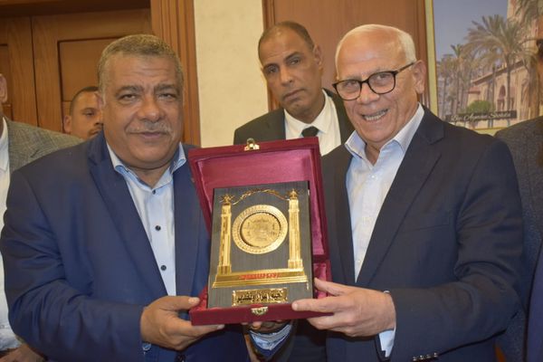 محافظ بورسعيد يستقبل وفد لجنة الصناعة بمجلس النواب 