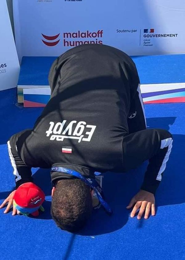 محافظ بورسعيد يهنىء اللاعب محمد جودة ابن بورسعيد لحصوله على ذهبية الألعاب العالمية بفرنسا