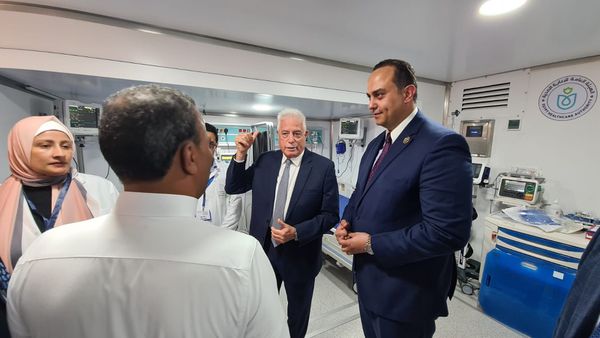 محافظ جنوب سيناء ورئيس هيئة الرعاية الصحية يفتتحان مستشفى الطور المُصغر