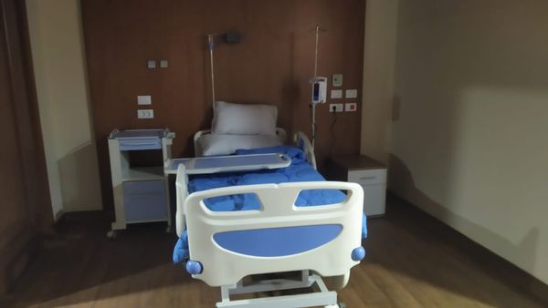 وزير الصحة يتفقد مجمع الشفاء الطبي في بورسعيد 