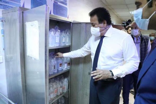 وزير الصحة يتفقد مستشفى وادي النطرون