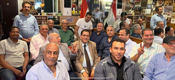 وزير العمل يشارك المصريين فرحتهم بفوز الأهلي في بيت العائلة المصرية بجنيف