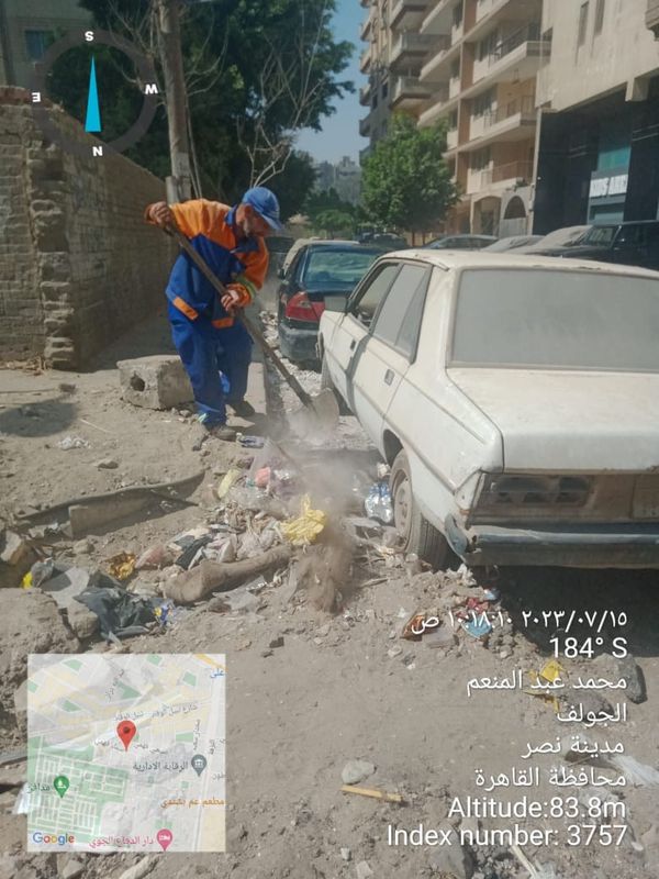 إزالة تراكمات القمامة بمنطقة أرض الجولف بالقاهرة 
