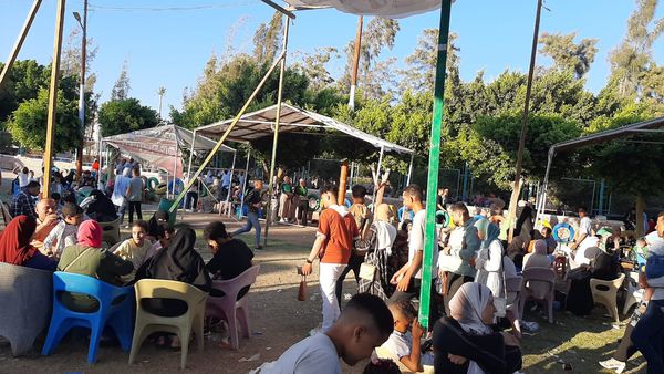 إقبال المواطنين علي الحدائق للاحتفال بالعيد 
