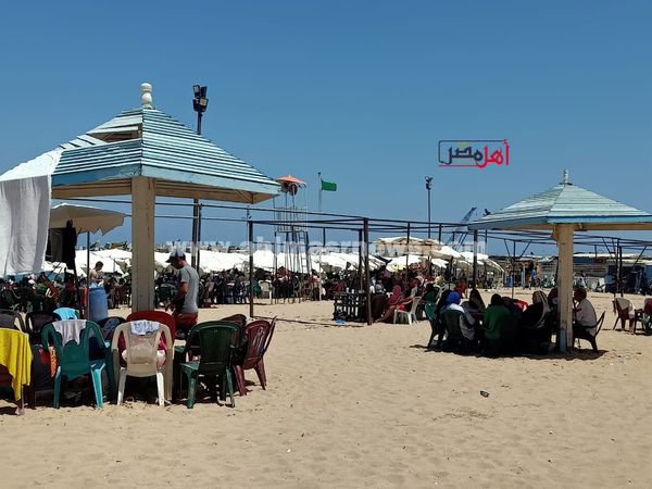 إقبال كبير على شواطئ الإسكندرية
