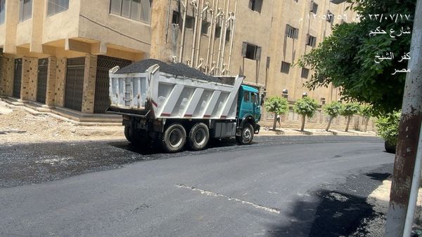  استمرار رصف الشوارع بمدينة كفر الشيخ