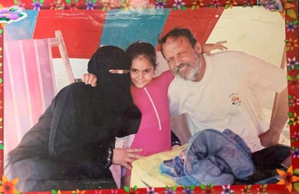 جنى مسعد نور مع والدها و والدتها