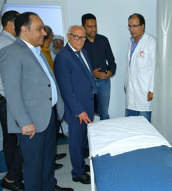 محافظ بورسعيد يتفقد عددا من المستشفيات الخاصة لمتابعة سير العمل. 