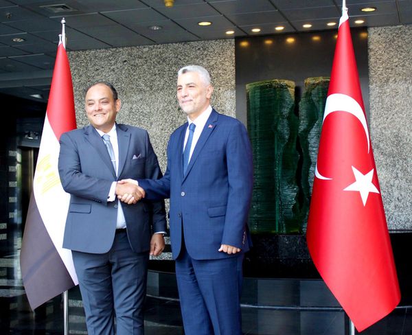 زيارة وزير التجارة والصناعة لتركيا 