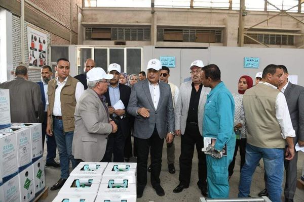وزير الإنتاج الحربى يتفقد شركة حلوان للأجهزة المعدنية