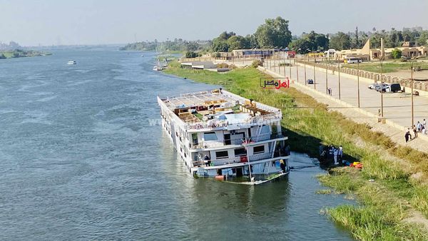 الباخرة الغارقة في نهر النيل بالمنيا
