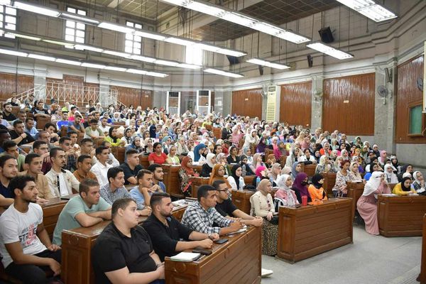 جامعة القاهرة تستقبل الطلاب لبدء العام الدراسي الجديد 