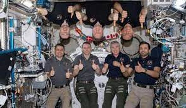 رائد الفضاء الإماراتي يستعد للعودة إلى الأرض
