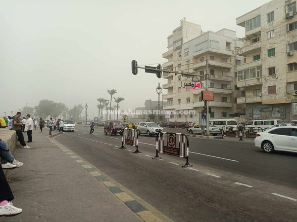 عاصفة ترابية تغطي سماء الإسكندرية