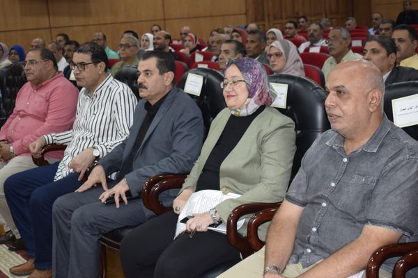 محافظ بورسعيد يتابع الاستعدادات النهائية لاستقبال العام الدراسي الجديد