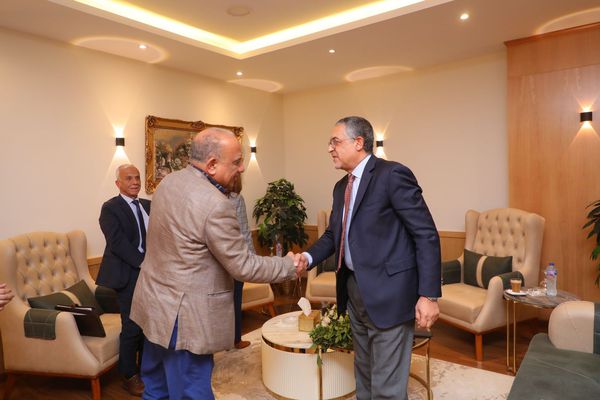 وزير قطاع الأعمال اثناء جولته التفقدية بمدينة دمياط للأثاث