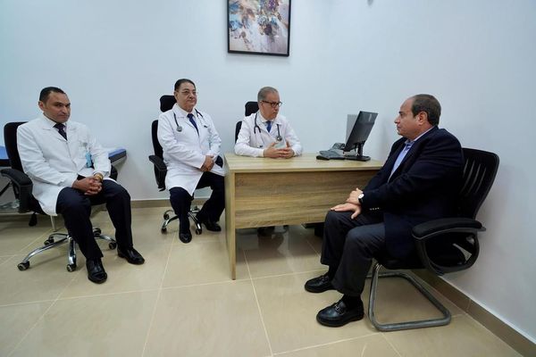 الرئيس عبد الفتاح السيسي يجري الكشف الطبي