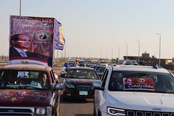 مسيرة مطروح بالسيارات لدعم الرئيس السيسي
