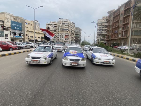 مسيرة من السيارات الاجرة بشوارع بورسعيد 