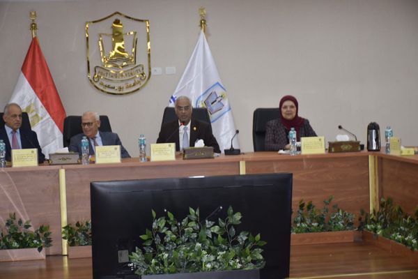 الغضبان يشارك في اجتماع مجلس جامعة بورسعيد 