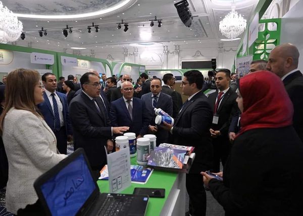 رئيس الوزراء يشيد بجناح بورسعيد المشارك في المبادرة الوطنية للمشروعات الخضراء الذكية