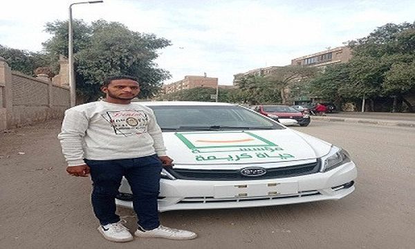 عرفة هاشم الذي قابل الرئيس السيسي