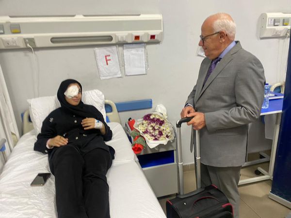 محافظ بورسعيد يزور مصابي غزة الذين يتلقون العلاج بمستشفى الرمد ببورسعيد  