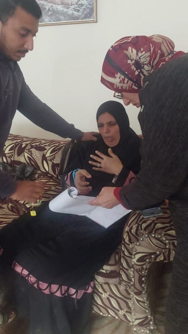إصابة سيدة بحالة من الإغماء  اثناء الإدلاء بصوتها بالانتخابات الرئاسية  ببني سويف 