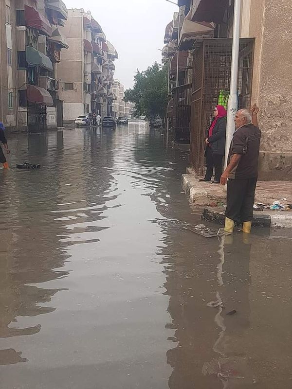 إصلاح خط المياه العمومى بمنطقة الصفا بحي الضواحي 