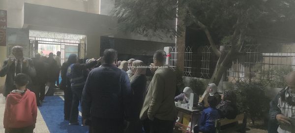 إقبال كبير من المواطنين قبل غلق لجان الانتخابات 