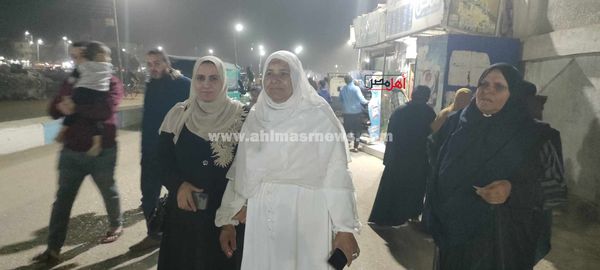 سيدة بعد أداء العمرة تشارك فالانتخابات الرئاسية في الإسماعيلية 