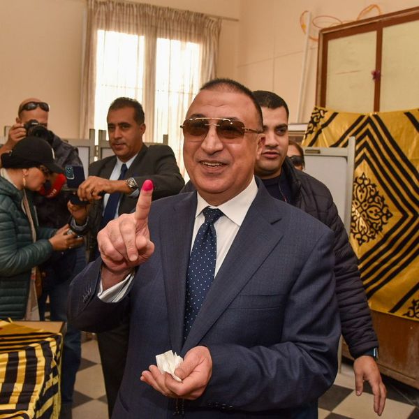محافظ الإسكندرية يدلي بصوته بالانتخابات الرئاسية