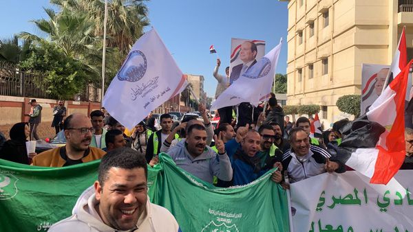 مسيرة حاشدة لجماهير النادى المصرى 