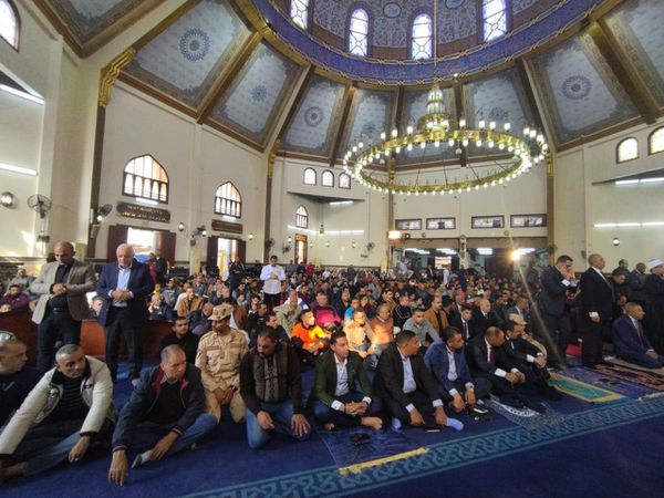 وزير الأوقاف يؤدي صلاة الجمعة بمسجد الحسين في بورسعيد 