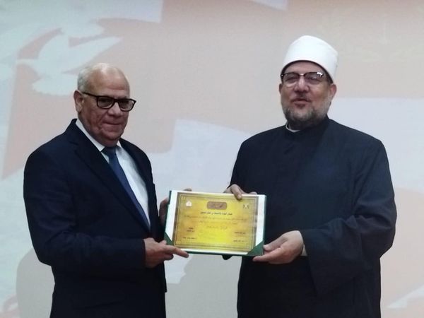 وزير الأوقاف يسلم شهادات الجودة لـ 9 مساجد في بورسعيد